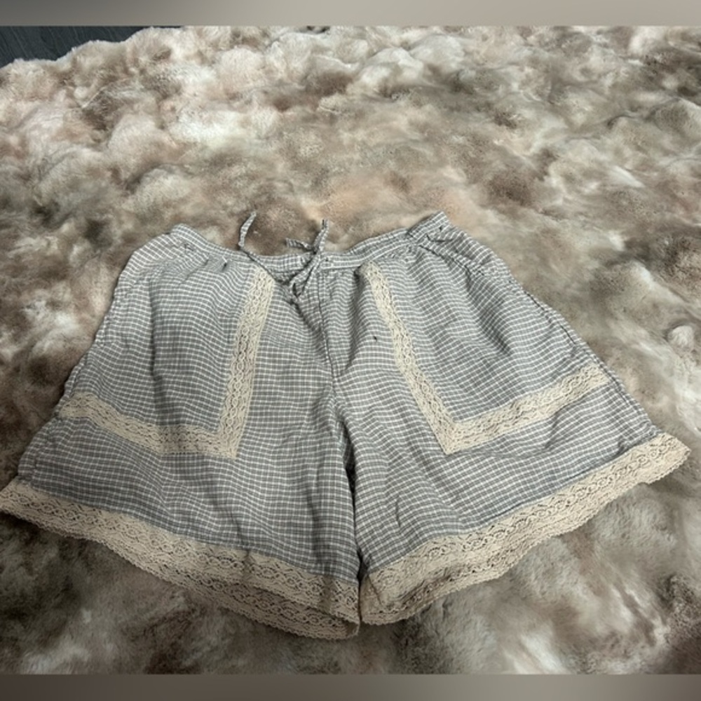 AE Gray and Cream Lace Trim Shorts